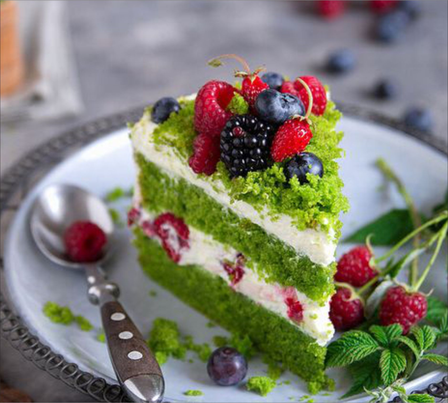 Vanilla Cake with Strawberry and Kiwi on top and Pistachio all around -  Picture of Suzie's Pastry Shoppe, Houston - Tripadvisor